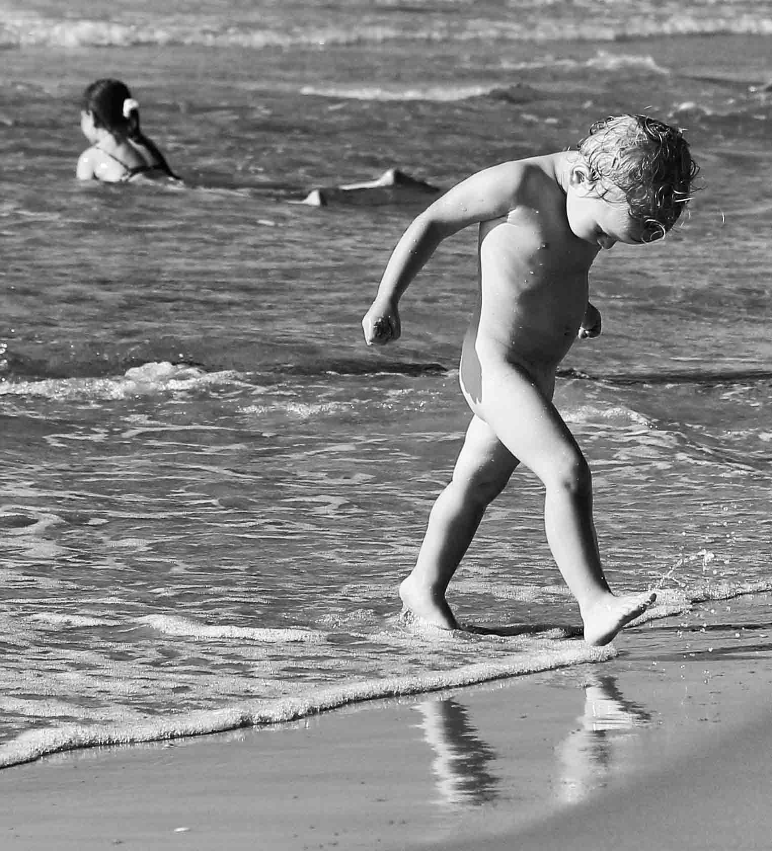 Long exposure of waves on rocks