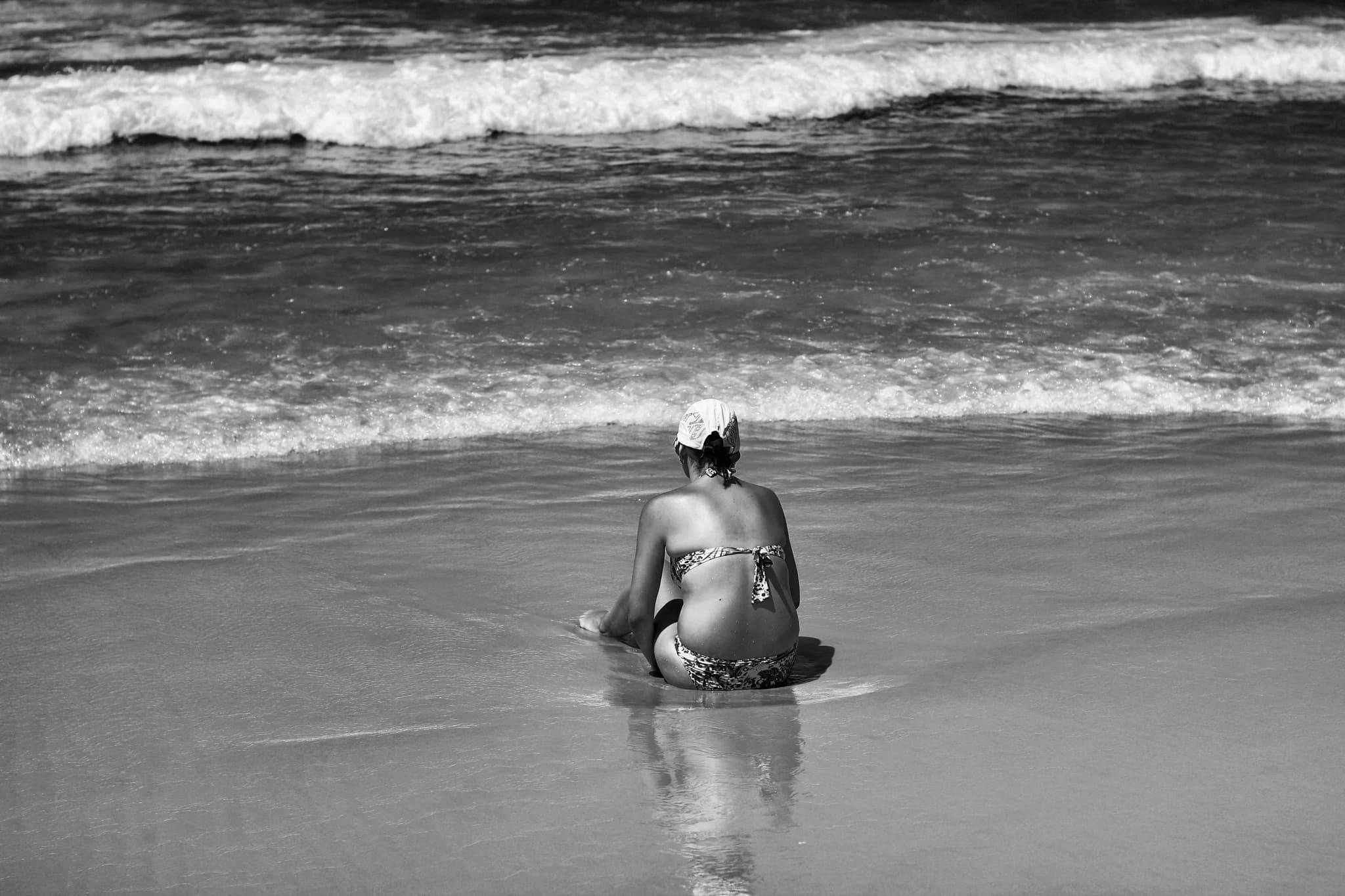 Powerful swell in mid-ocean